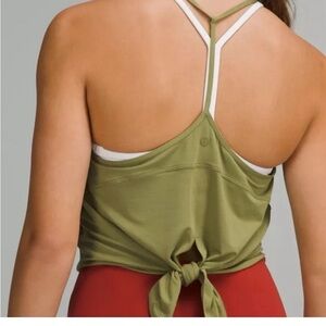 Lululemon Model Silk